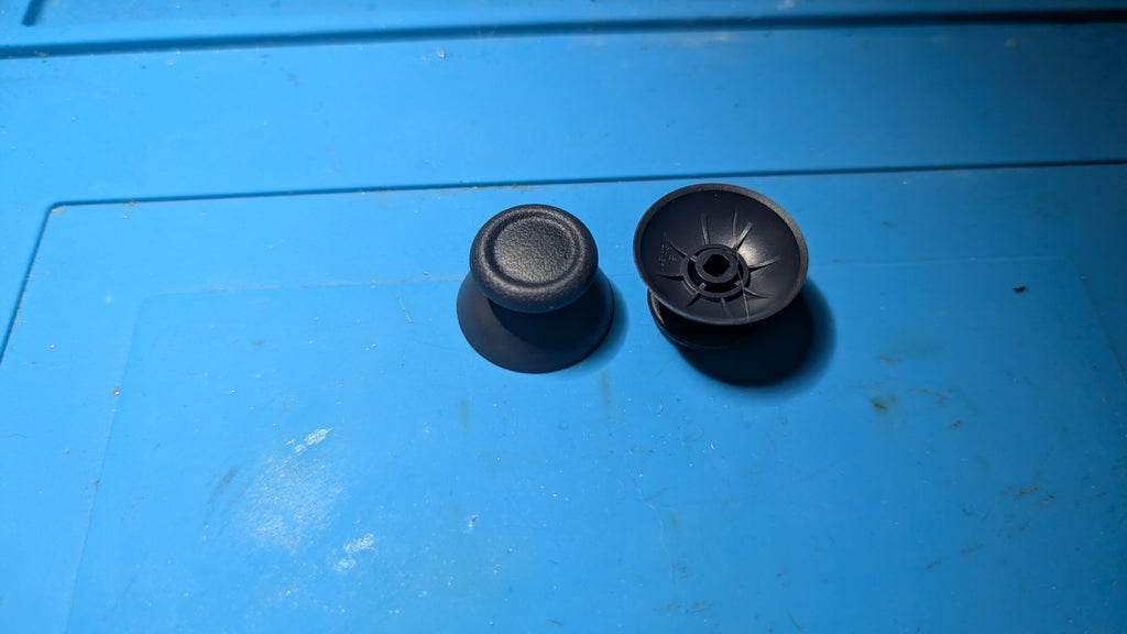 Premium Ersättningskåpor / Thumbstick Caps för PS4 & PS5 (2-pack)