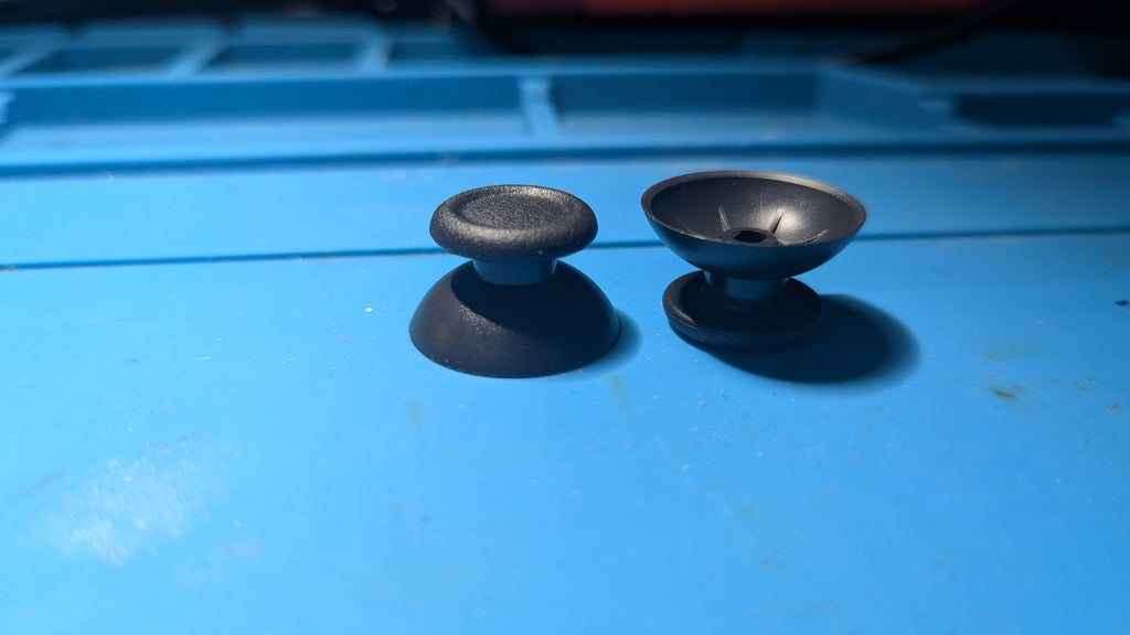 Premium Ersättningskåpor / Thumbstick Caps för PS4 & PS5 (2-pack)