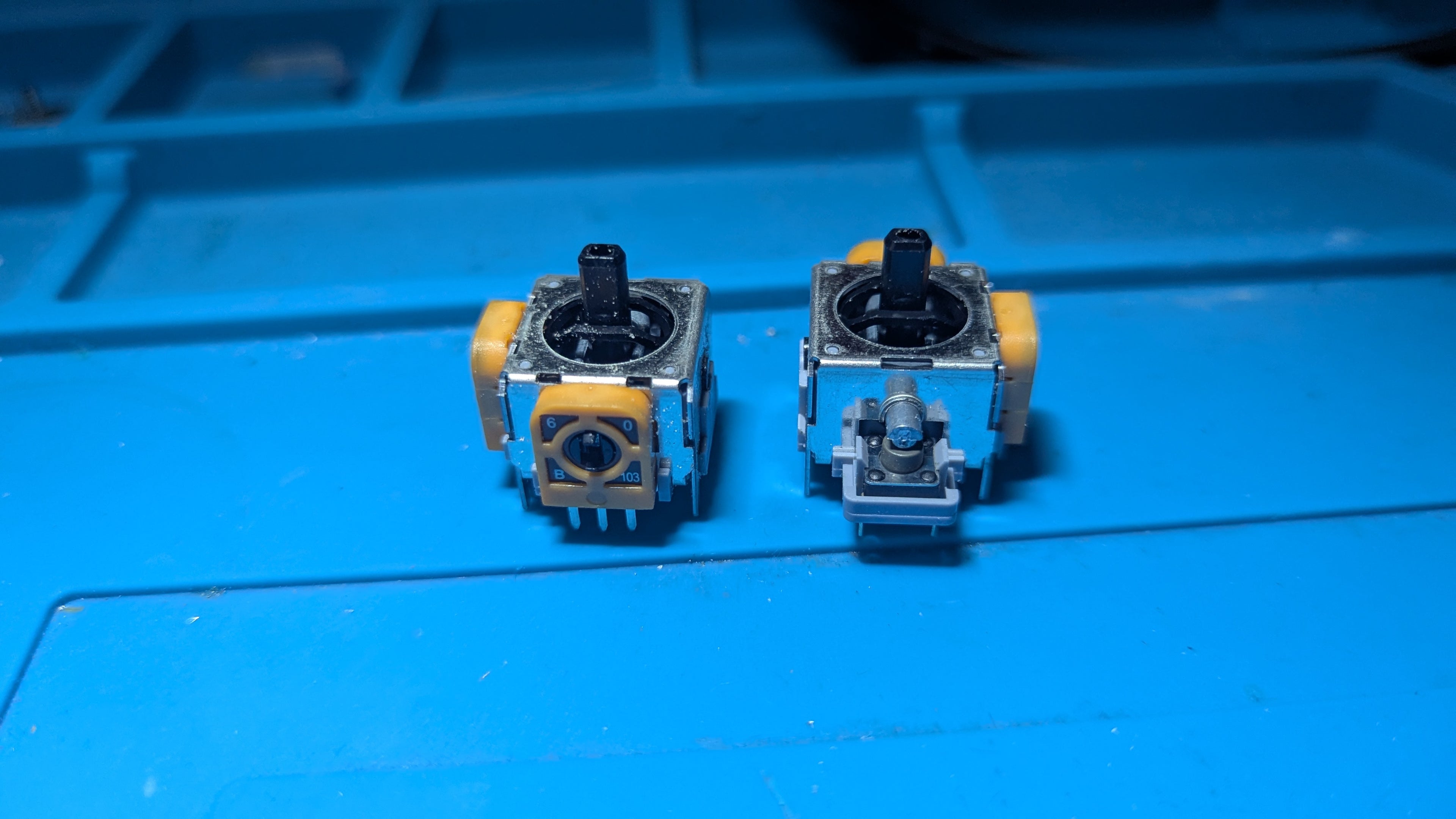 Universell 10K Potentiometer-Joystick för Retro-kontroller (PS1 / PS2 / PS3 / Xbox / Xbox 360)