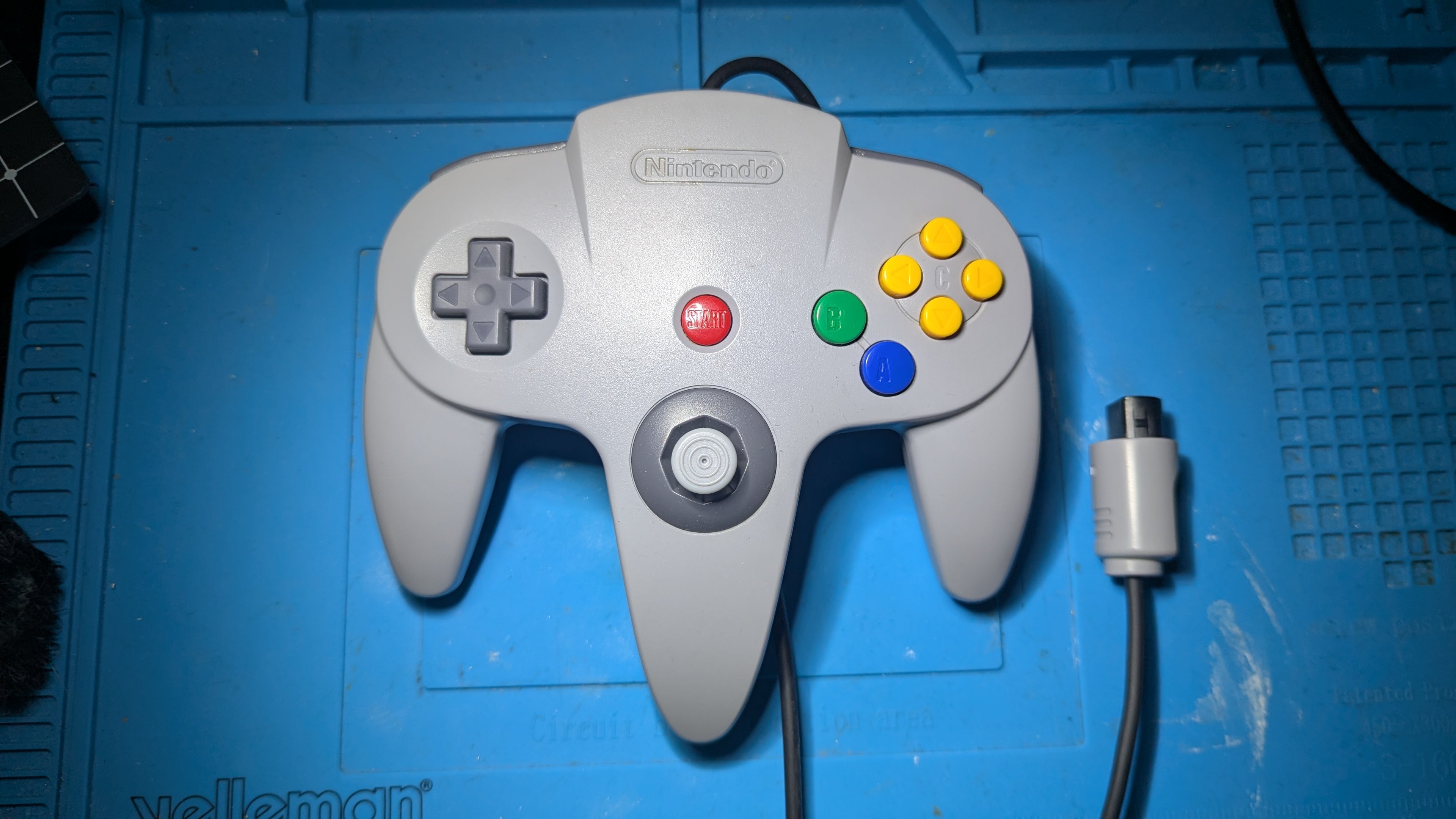 Nintendo 64 (N64) Originalkontroll – Grå (Färdigrenoverad med NY Joystick!)