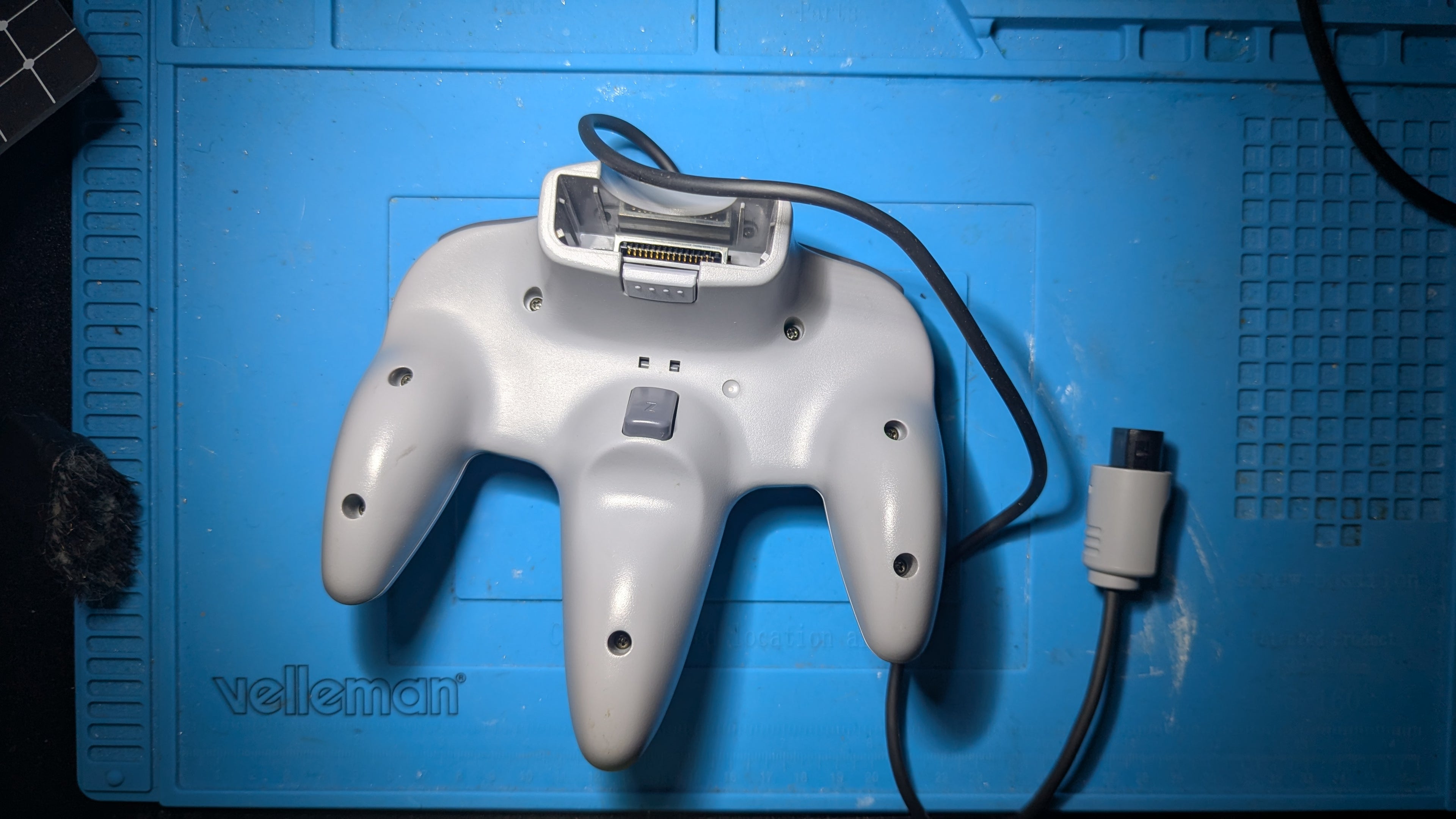 Nintendo 64 (N64) Originalkontroll – Grå (Färdigrenoverad med NY Joystick!)